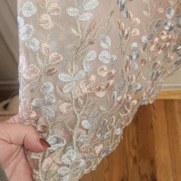 Chi Chi London Dress US Size 4 Lace Blush Pink Embroidered